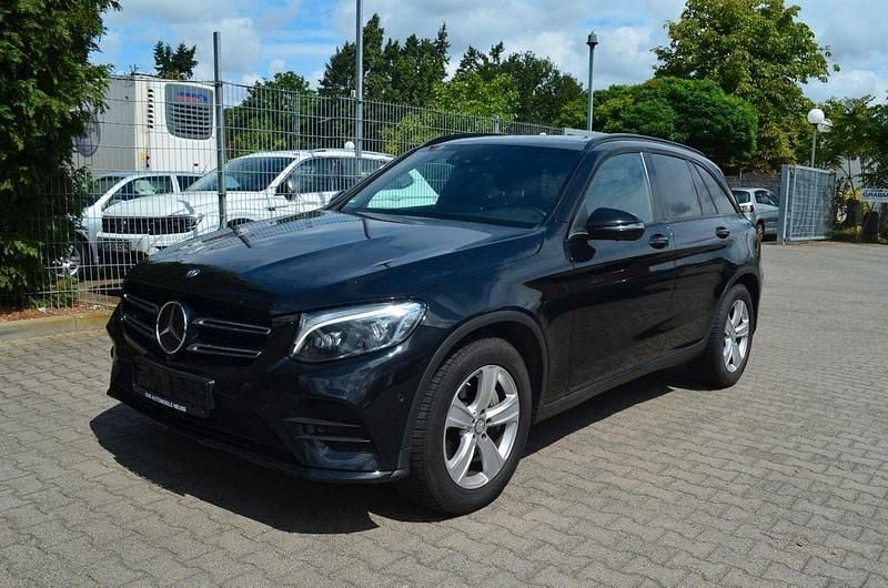 Schwarz Gebraucht 2016 Mercedes GLC250 AMG line SUV | 23.900 € (Etwas zu teuer) - Bild 1/4