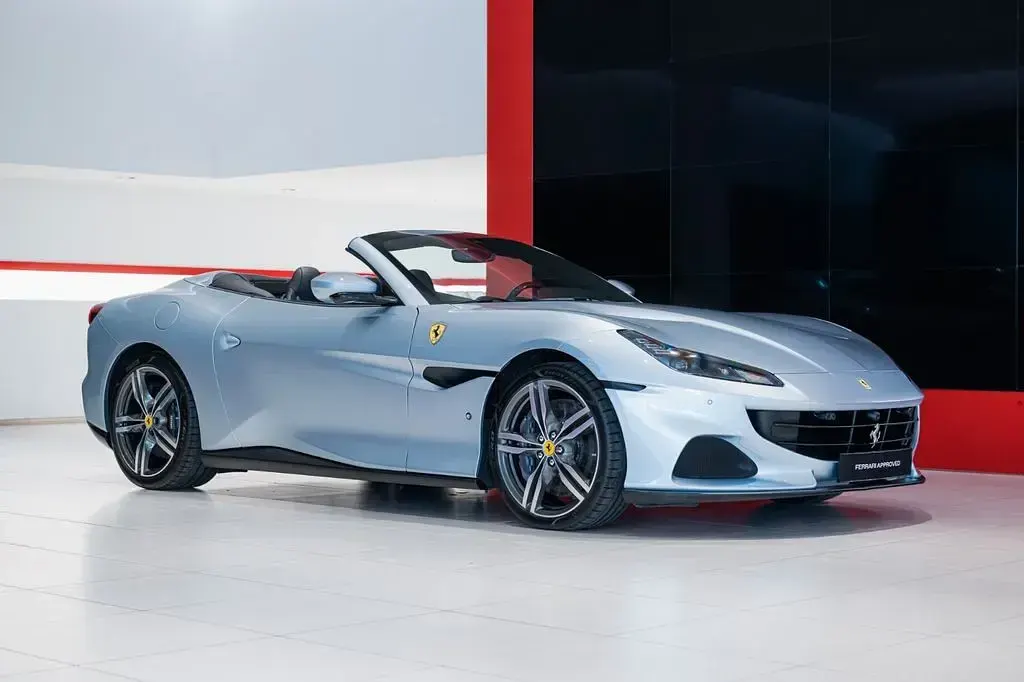 Second-hand Ferrari Portofino 620 CP (456 kW) 2022 Gri Cabrio