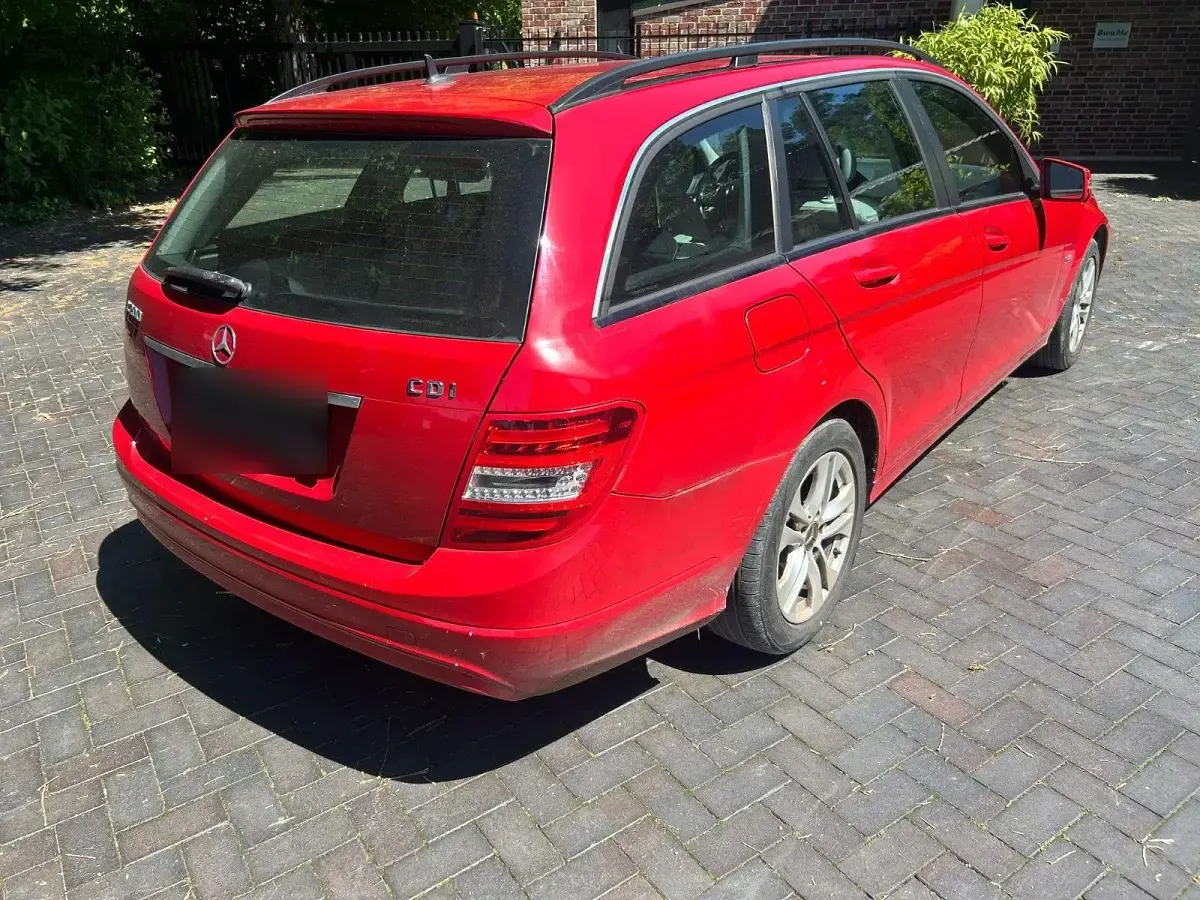 Gebraucht Mercedes C200 136 PS (100 kW) 2011 Rot Kombi