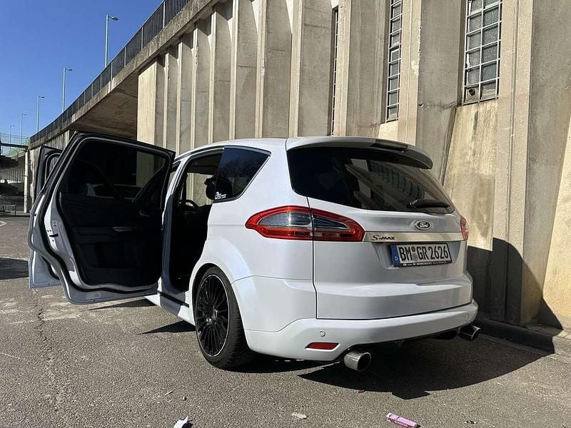Gebraucht Ford S-MAX Titanium S 163 PS (119 kW) 2014 Weiß Van / Kleinbus