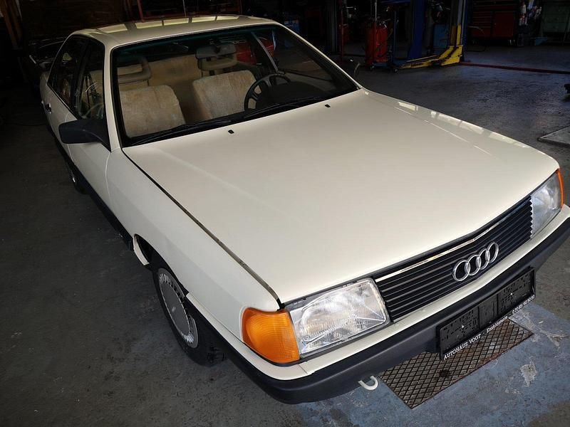 Weiß Gebraucht 1987 Audi 100 Limousine | 4.600 € - Bild 1/4
