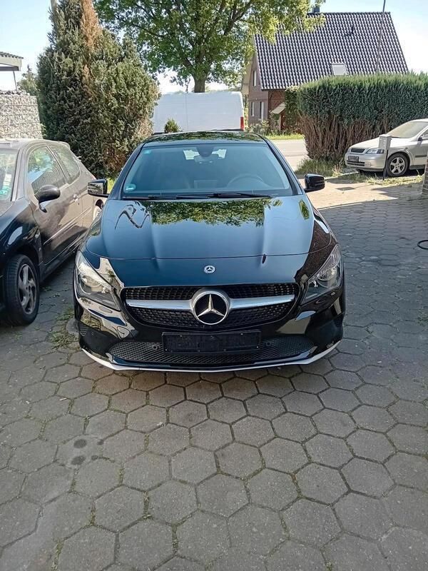 Schwarz Gebraucht 2019 Mercedes CLA180 Shooting Brake Kombi | 16.000 € (Superpreis) - Bild 1/4