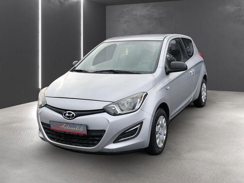 Gebraucht Hyundai i20 Edition 75 PS (55 kW) 2014 Silber Kleinwagen