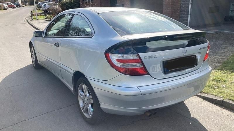 Gebraucht Mercedes C180 143 PS (105 kW) 2004 Silber Coupé