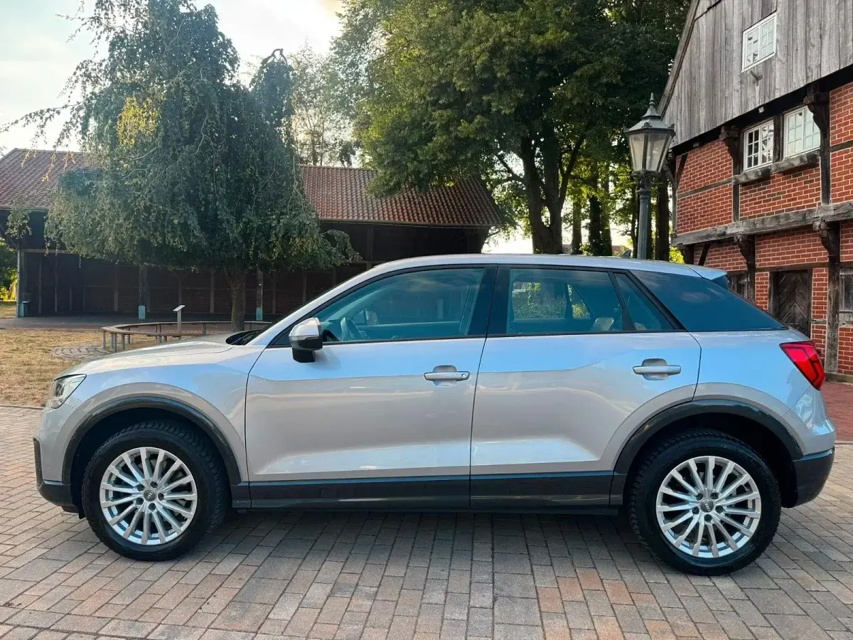 Gebraucht Audi Q2 Design 150 PS (110 kW) 2019 Silber SUV