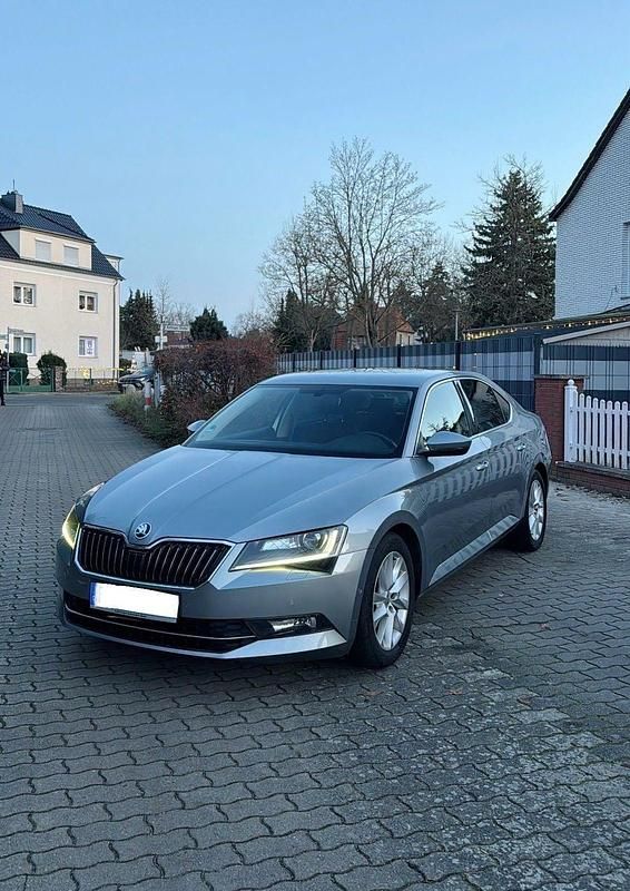 Blau Gebraucht 2016 Skoda Superb Style Limousine | 12.450 € (Fairer Preis) - Bild 1/4