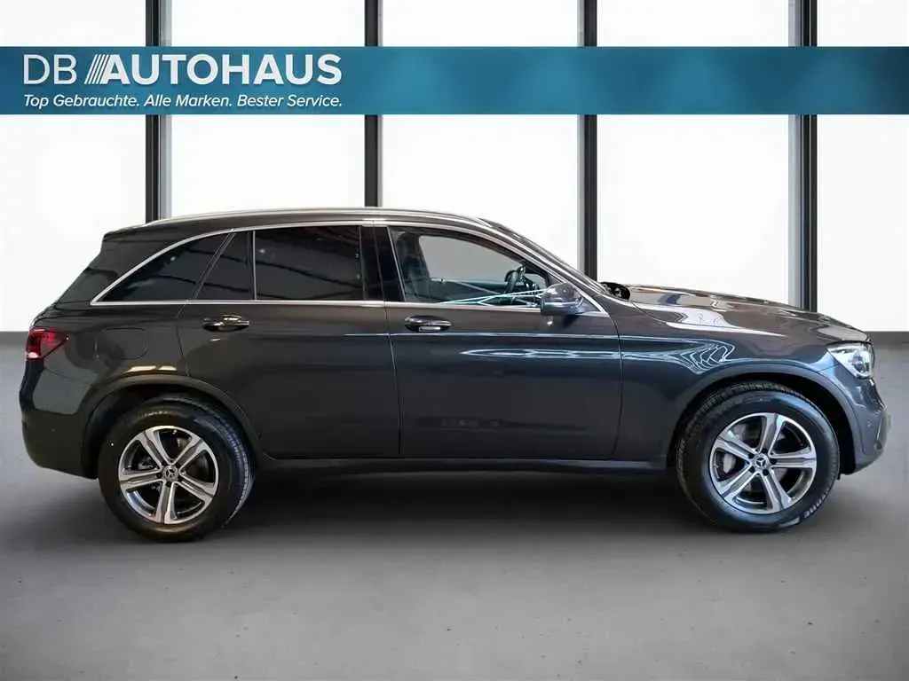Gebraucht Mercedes GLC300e 306 PS (225 kW) 2022 Grau SUV