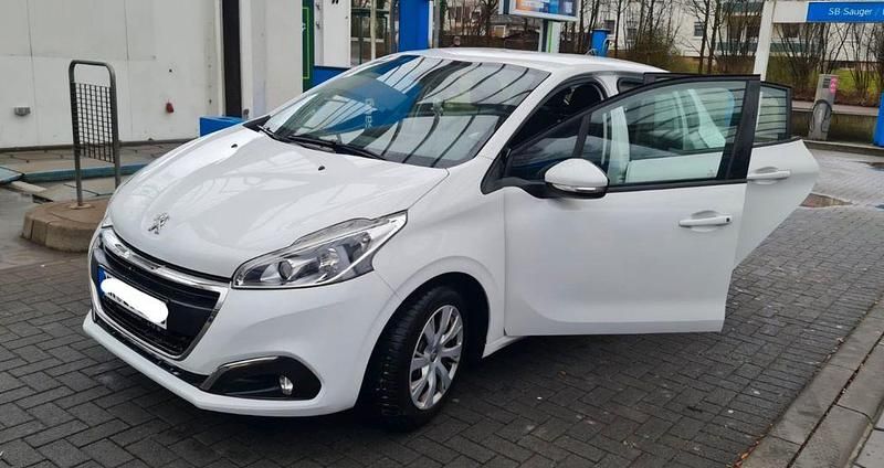 Gebraucht Peugeot 208 Active 68 PS (50 kW) 2017 Weiß Kleinwagen