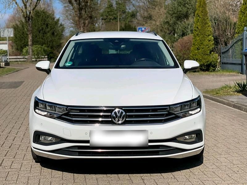 Gebraucht VW Passat 150 PS (110 kW) 2019 Weiß Kombi