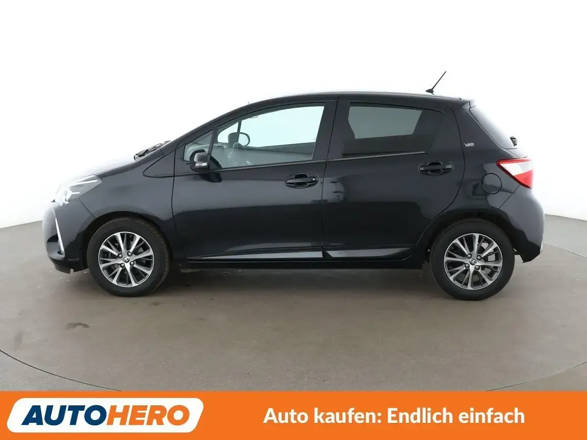 Gebraucht Toyota Yaris Team 111 PS (81 kW) 2020 Schwarz Limousine