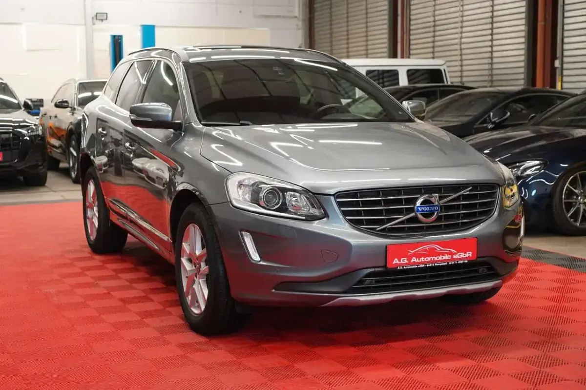 Gebraucht Volvo XC60 Momentum 190 PS (139 kW) 2016 Grau SUV
