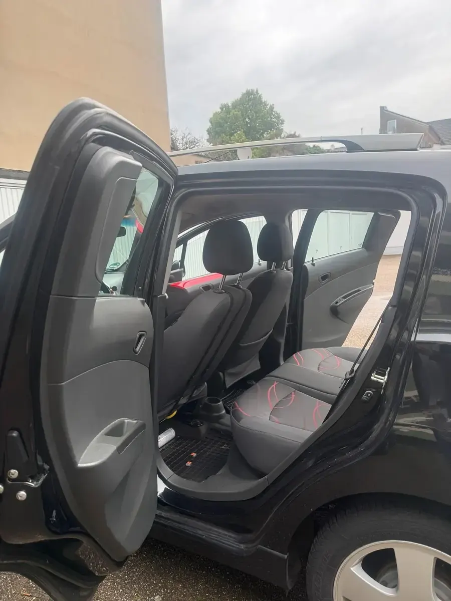 Gebraucht Chevrolet Spark 82 PS (60 kW) 2010 Schwarz Kleinwagen
