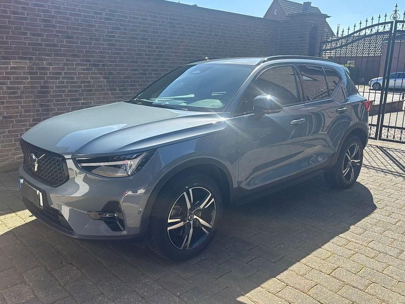 Gebraucht Volvo XC40 Plus 163 PS (119 kW) 2023 Grau SUV