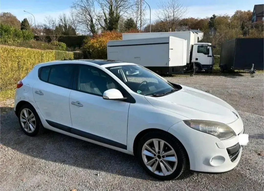 Gebraucht Renault Mégane Coupé 70 PS (51 kW) 2010 Weiß Coupé