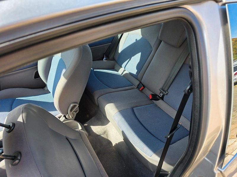 Gebraucht Peugeot 206 Filou 75 PS (55 kW) 2002 Silber Limousine
