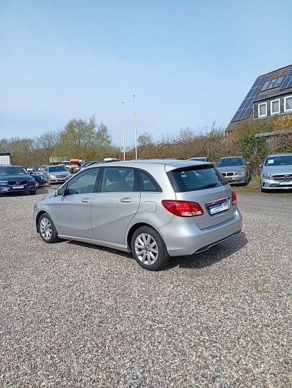 Gebraucht Mercedes B180 122 PS (89 kW) 2018 Silber Van / Kleinbus