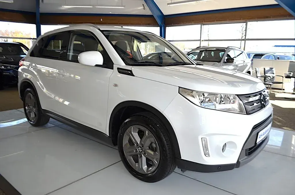 Gebraucht Suzuki Vitara Club 120 PS (88 kW) 2018 Weiß SUV