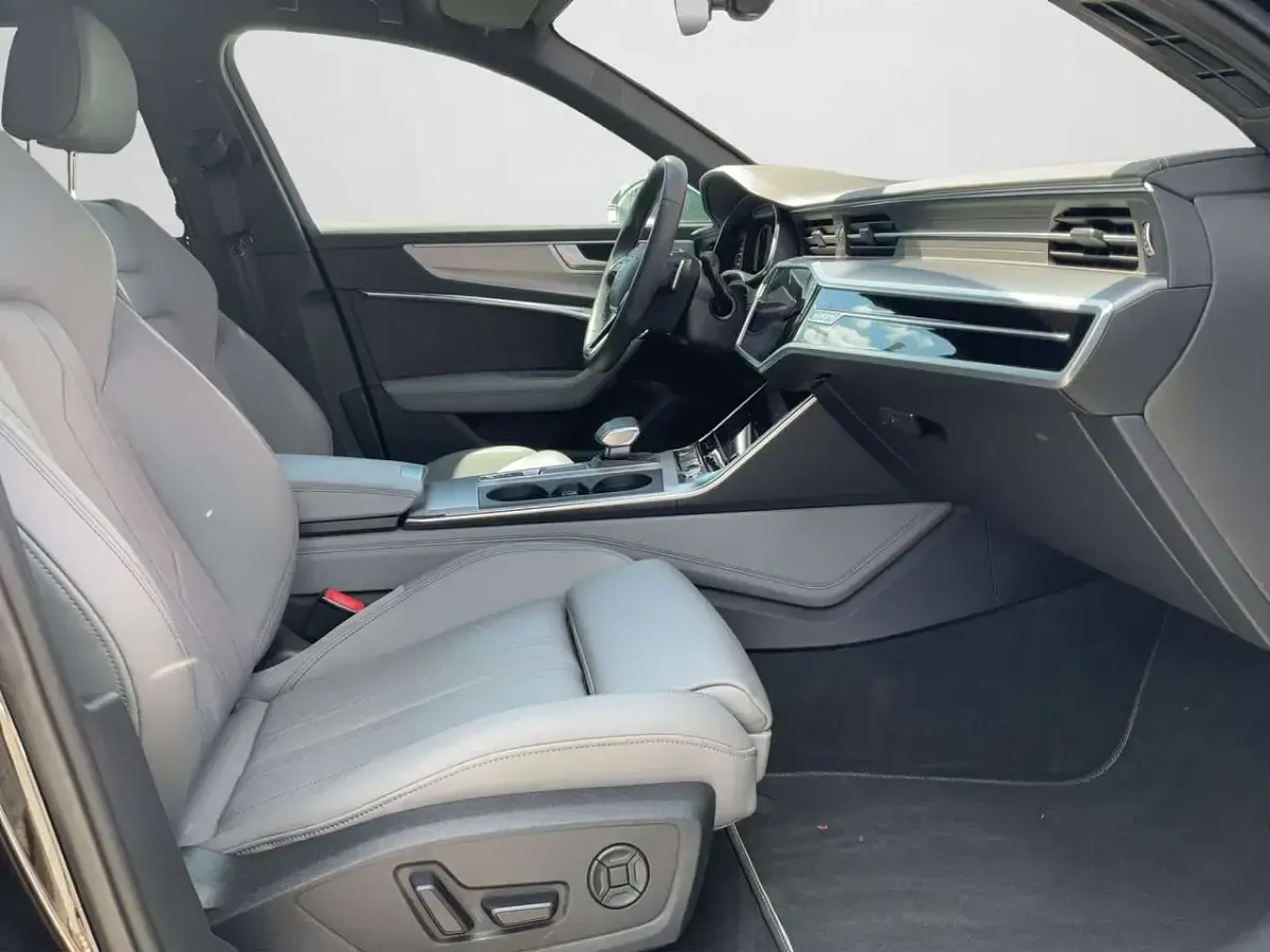 Gebraucht Audi S6 Comfort 344 PS (253 kW) 2025 Brillantschwarz Kombi
