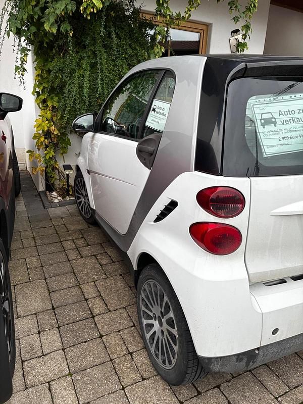 Weiß Gebraucht 2009 Smart ForTwo Coupé Coupé | 2.900 € (Fairer Preis) - Bild 1/3