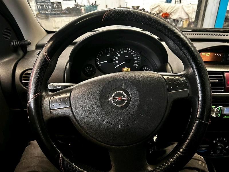 Gebraucht Opel Corsa 75 PS (55 kW) 2003 Silber Kleinwagen