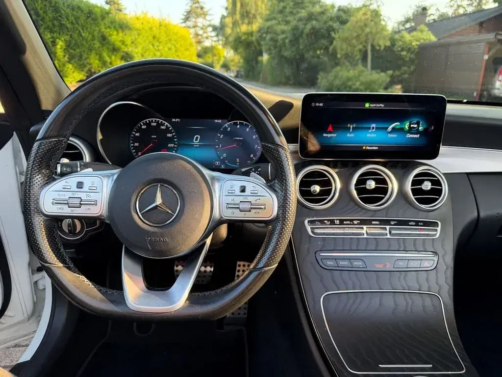 Gebraucht Mercedes C180 AMG 156 PS (114 kW) 2021 Weiß Cabrio