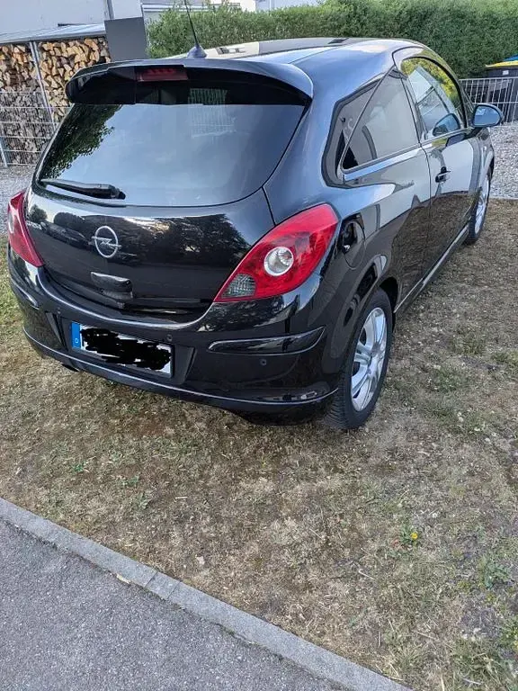 Używany Opel Corsa 101 KM (74 kW) 2011 Czarny Hatchback