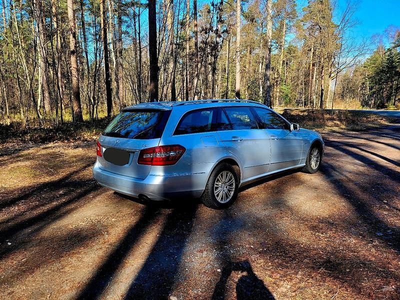 Gebraucht Mercedes E300 204 PS (150 kW) 2010 Silber Kombi