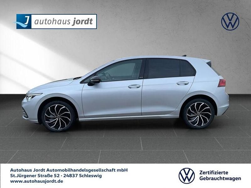 Gebraucht VW Golf VIII Active 131 PS (96 kW) 2022 Silber Limousine