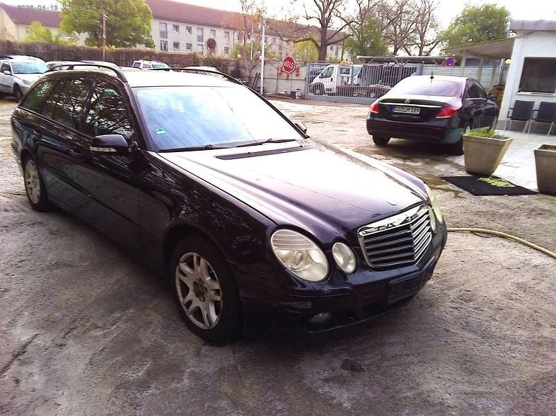 Gebraucht Mercedes E220 Classic 170 PS (125 kW) 2007 Schwarz Kombi