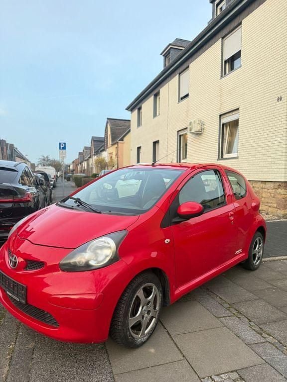 Gebraucht Toyota Aygo 68 PS (50 kW) 2006 Rot Kleinwagen
