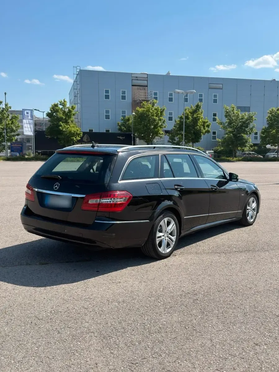 Gebraucht Mercedes E250 204 PS (150 kW) 2011 Schwarz Kombi