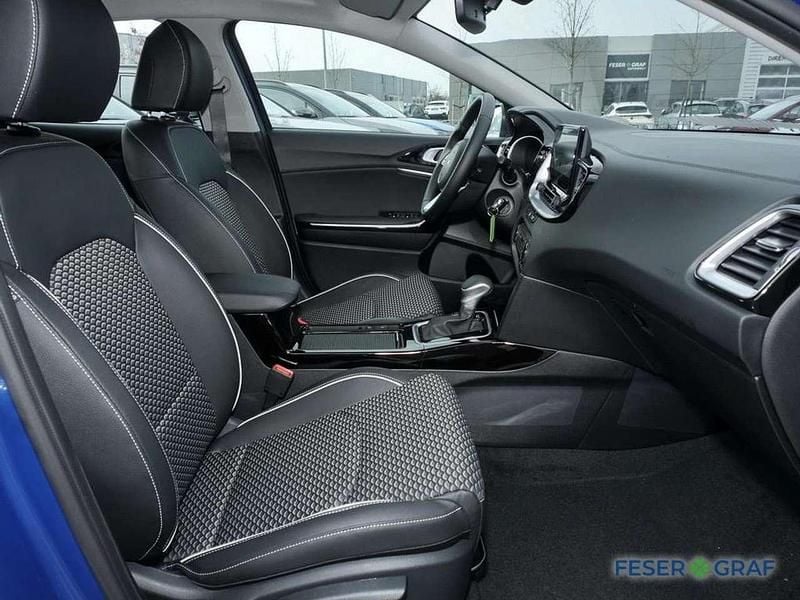 Neu Kia XCeed Comfort 150 PS (110 kW) 2026 Blue flame met SUV