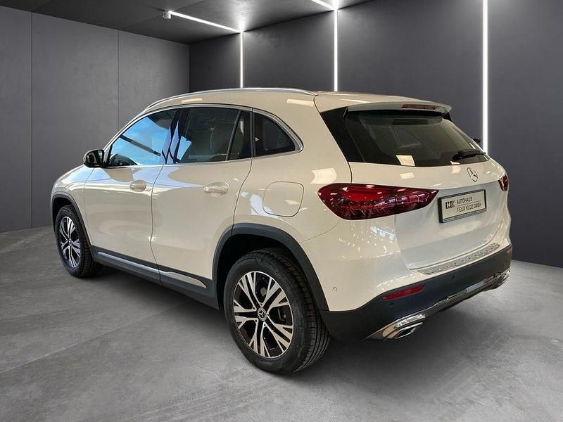 Gebraucht Mercedes GLA200 Progressive 163 PS (119 kW) 2024 Weiß SUV