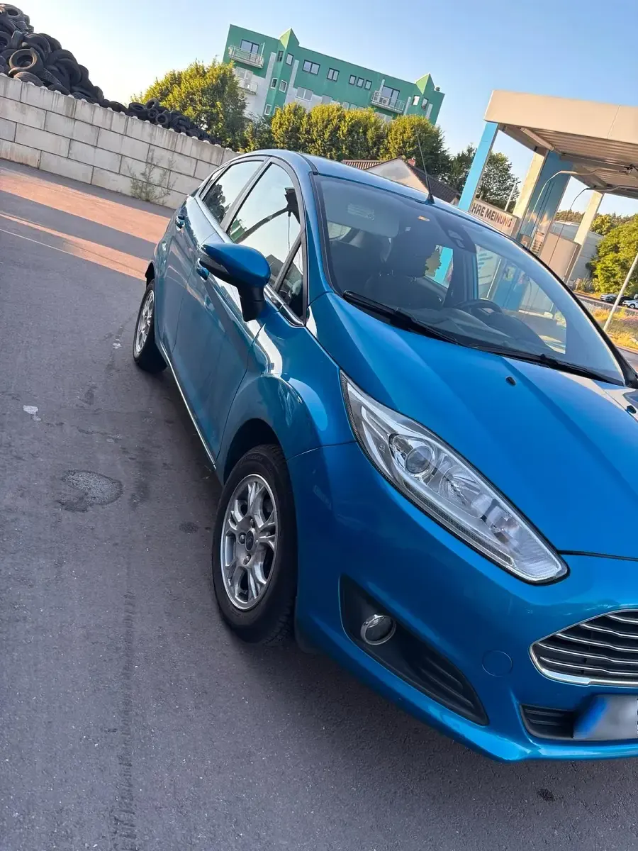 Gebraucht Ford Fiesta Titanium 101 PS (74 kW) 2012 Blau Kleinwagen