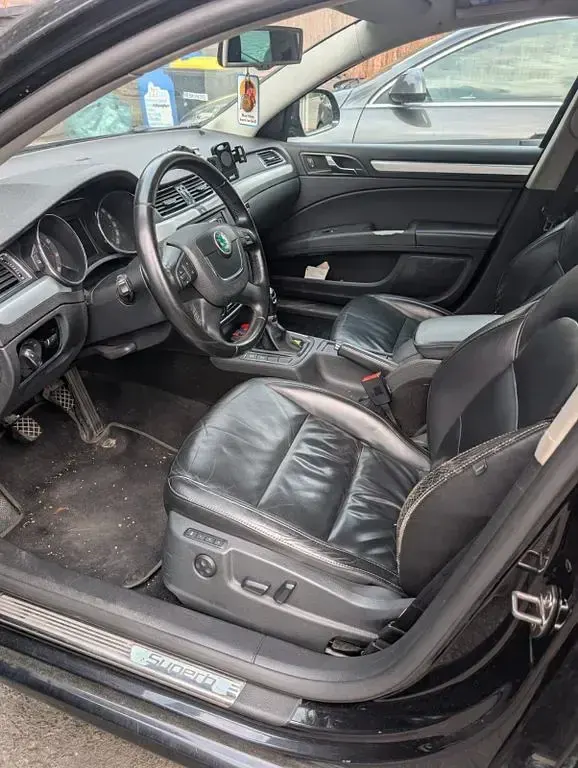 Gebraucht Skoda Superb Elegance 160 PS (117 kW) 2010 Schwarz Kombi