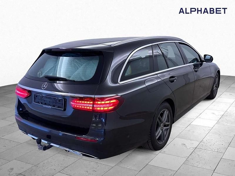 Gebraucht Mercedes E220 Exclusive 200 PS (147 kW) 2022 Graphitgrau Kombi