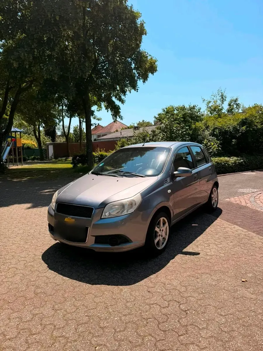 Gebraucht Chevrolet Aveo 84 PS (61 kW) 2009 Grau Kleinwagen