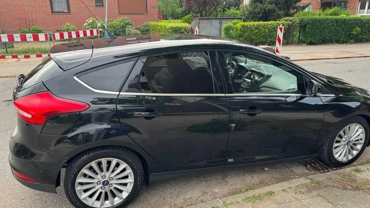 Gebraucht Ford Focus 150 PS (110 kW) 2015 Schwarz Kleinwagen