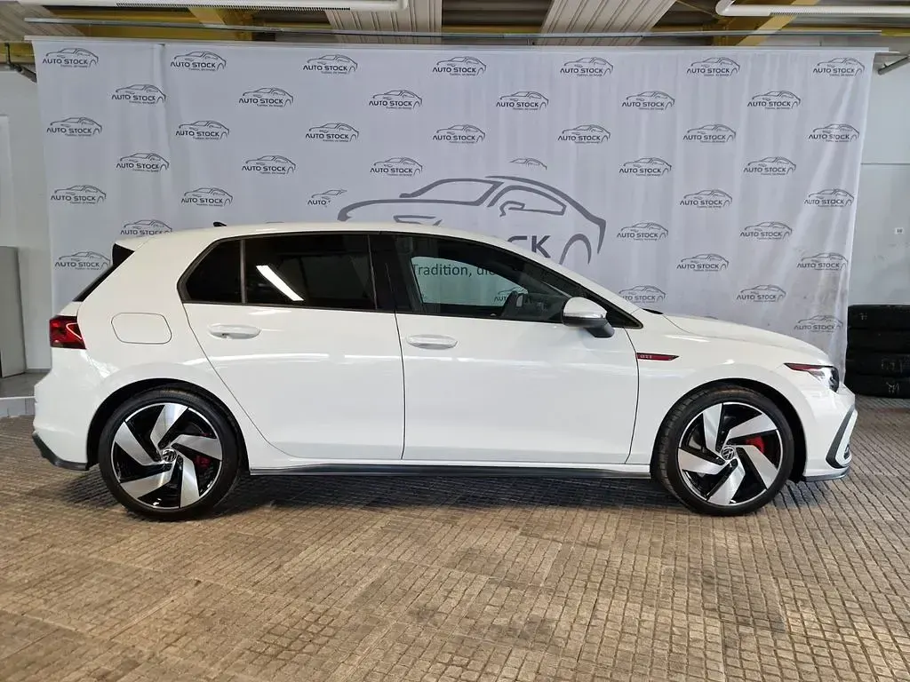 Second-hand VW Golf VIII GTI 245 CP (180 kW) 2024 Alb Berlinǎ