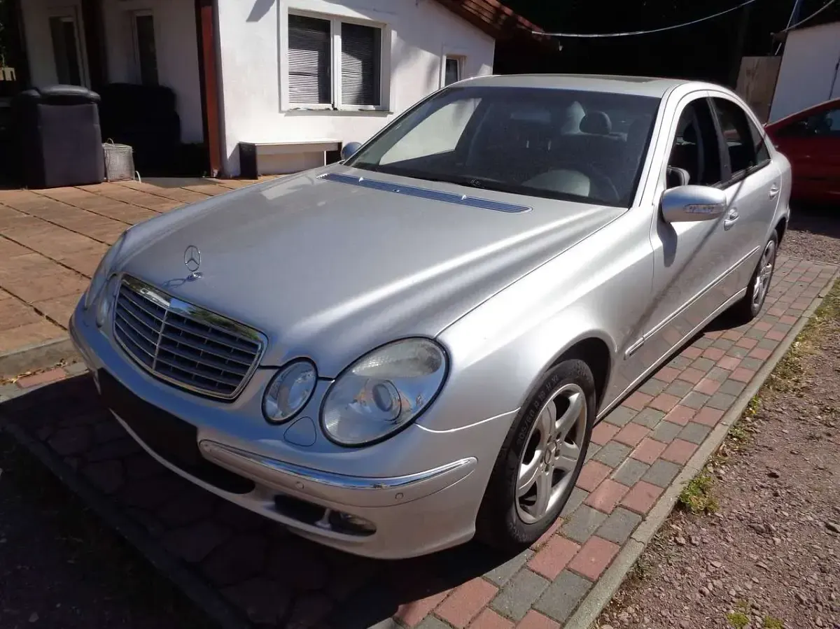 Gebraucht Mercedes E240 Elegance 177 PS (130 kW) 2005 Silber Limousine