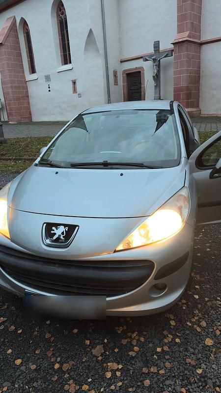 Grau Gebraucht 2006 Peugeot 207 Kleinwagen | 1.250 € (Fairer Preis) - Bild 1/4