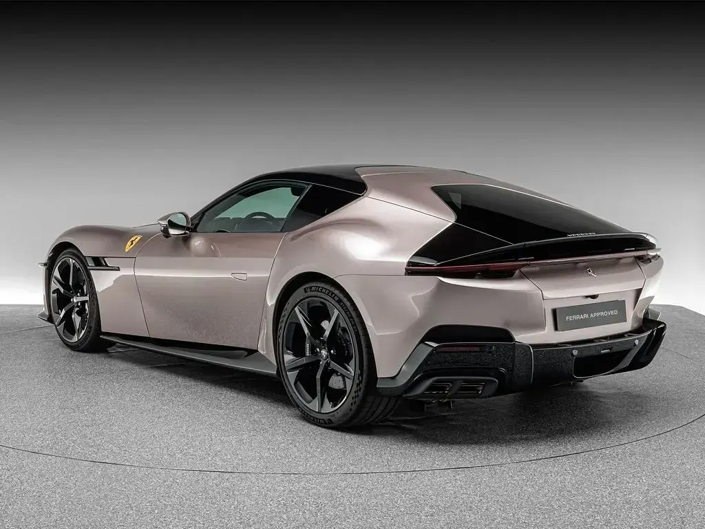 Gebraucht Ferrari 12 Cilindri 825 PS (606 kW) 2025 Bronzo seta Coupé