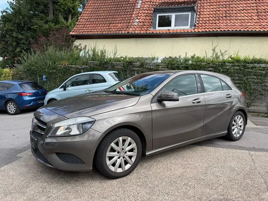 Gebraucht Mercedes A180 122 PS (89 kW) 2013 Grau Kleinwagen