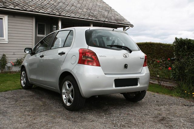 Gebraucht Toyota Yaris Sol 69 PS (50 kW) 2008 Silber metallic Kleinwagen