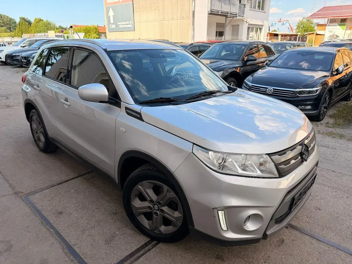 Gebraucht Suzuki Vitara 120 PS (88 kW) 2016 Silber SUV