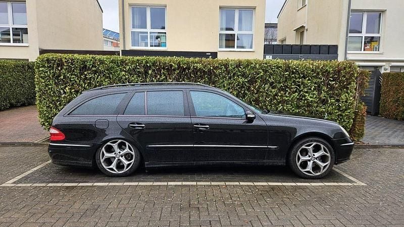 Gebraucht Mercedes E320 Avantgarde 224 PS (164 kW) 2003 Schwarz Limousine
