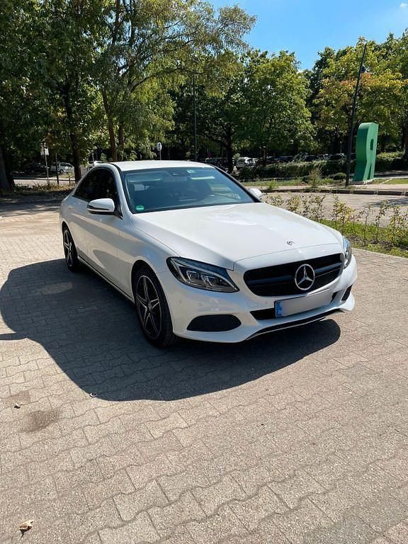 Gebraucht Mercedes C200 Avantgarde 184 PS (135 kW) 2016 Weiß Limousine