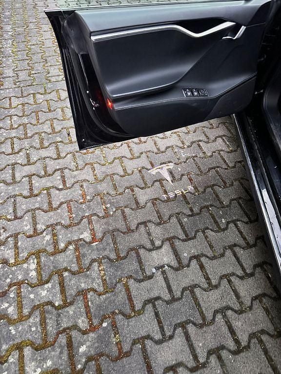 Gebraucht Tesla Model S 269 kW (367 PS) 2014 Schwarz Kleinwagen