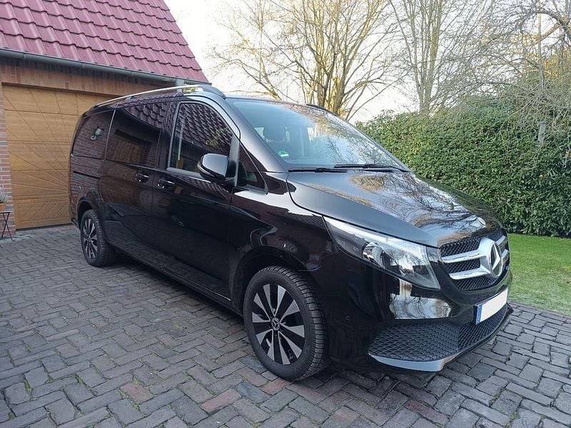 Gebraucht Mercedes V220 Edition 163 PS (119 kW) 2024 Schwarz Van / Kleinbus