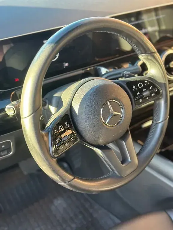 Gebraucht Mercedes B180 116 PS (85 kW) 2019 Schwarz Kleinwagen